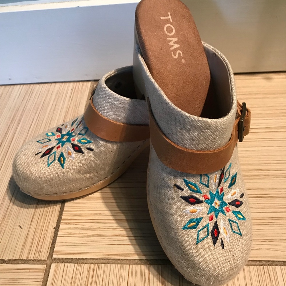 Cute toms embroidered clogs